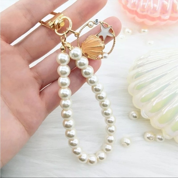 NWT faux pearl keychain - Picture 1 of 4